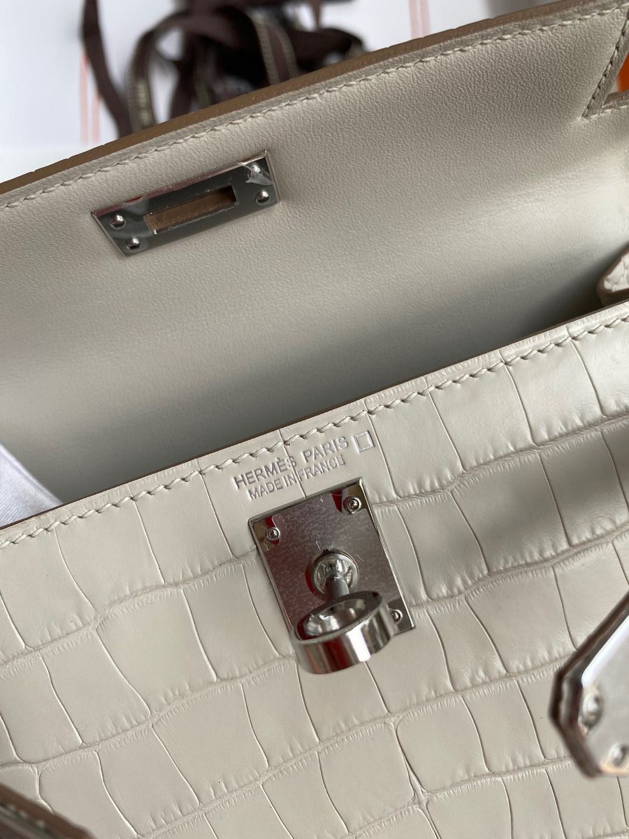 Hermes Kelly Mini II Sellier Handmade Bag In Grey Matte Alligator Leather - Image 9