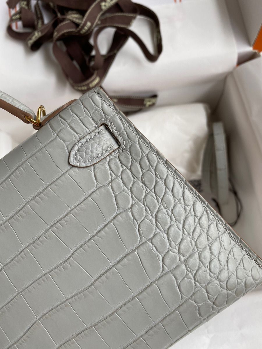 Hermes Kelly Mini II Sellier Handmade Bag In Pearl Grey Matte Alligator Leather - Image 6
