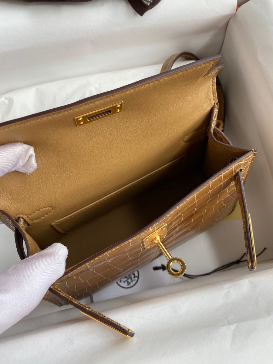 Hermes Kelly Mini II Sellier Handmade Bag In Ficelle Shiny Alligator Leather - Image 10