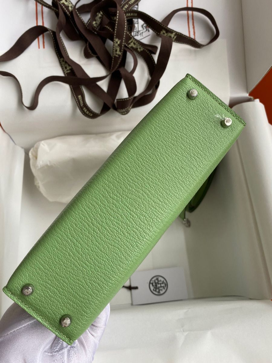 Hermes Kelly Mini II Sellier Handmade Bag In Vert Criquet Chevre Mysore Leather - Image 4