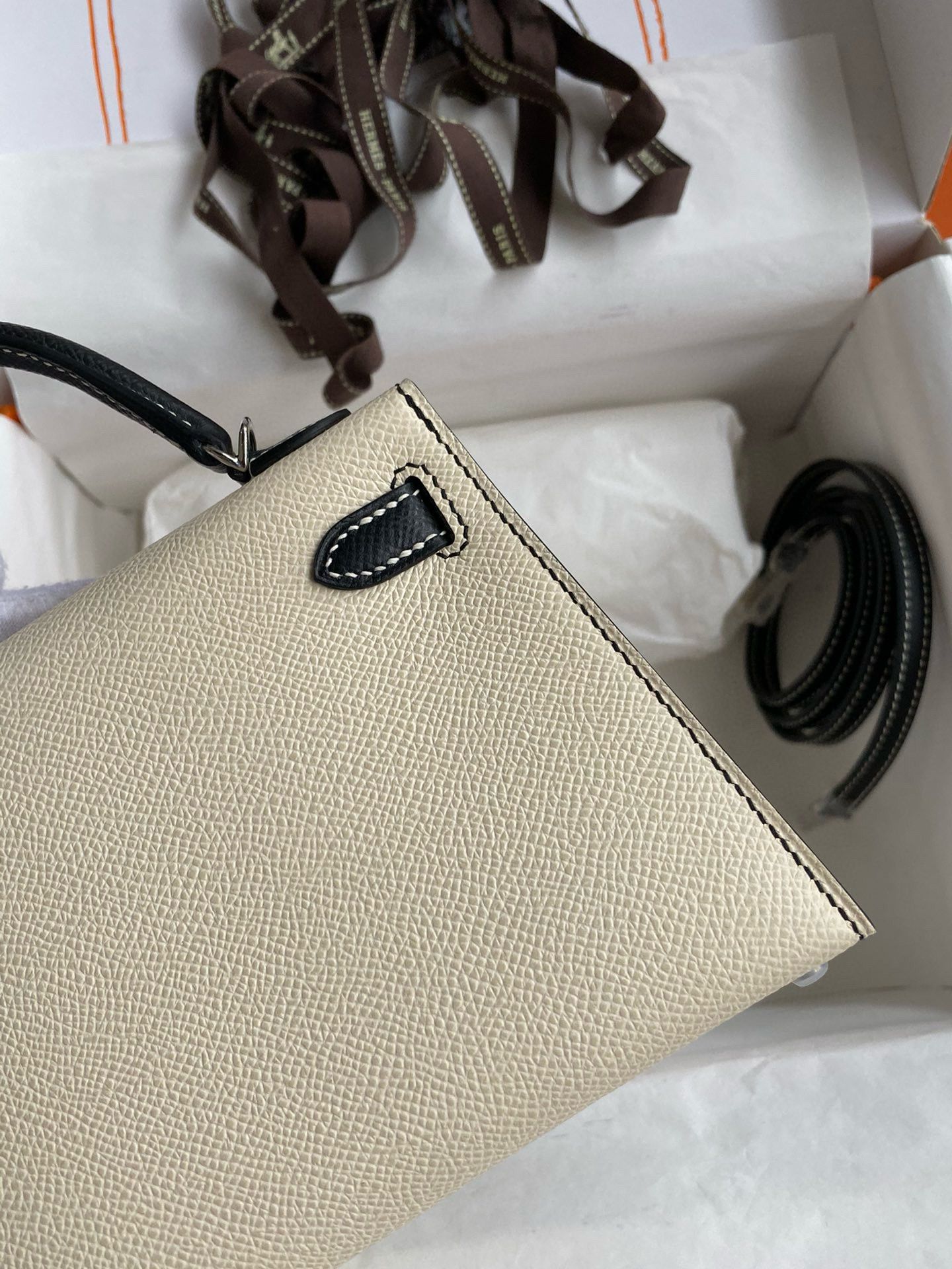 Hermes Kelly Mini II Sellier Bicolor Handmade Bag in Nata and Black Epsom Calfskin - Image 6