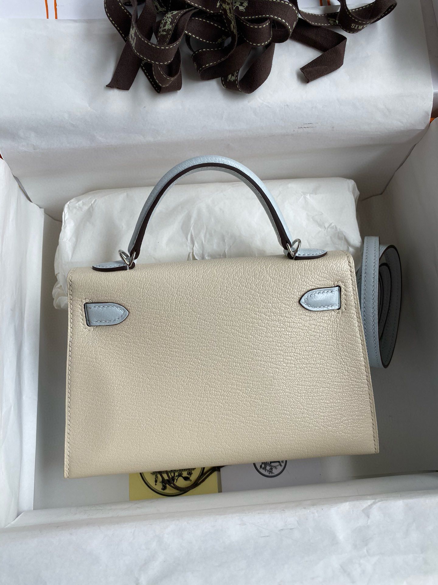 Hermes Kelly Mini II Sellier Bicolor Handmade Bag in Nata and Blue Brume Chevre Mysore Leather - Image 3