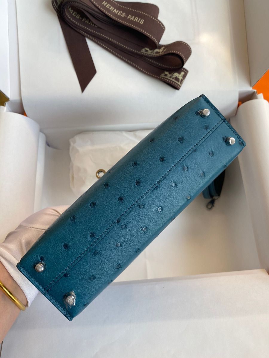 Hermes Kelly Mini II Sellier Handmade Bag In Colvert Ostrich Leather - Image 4