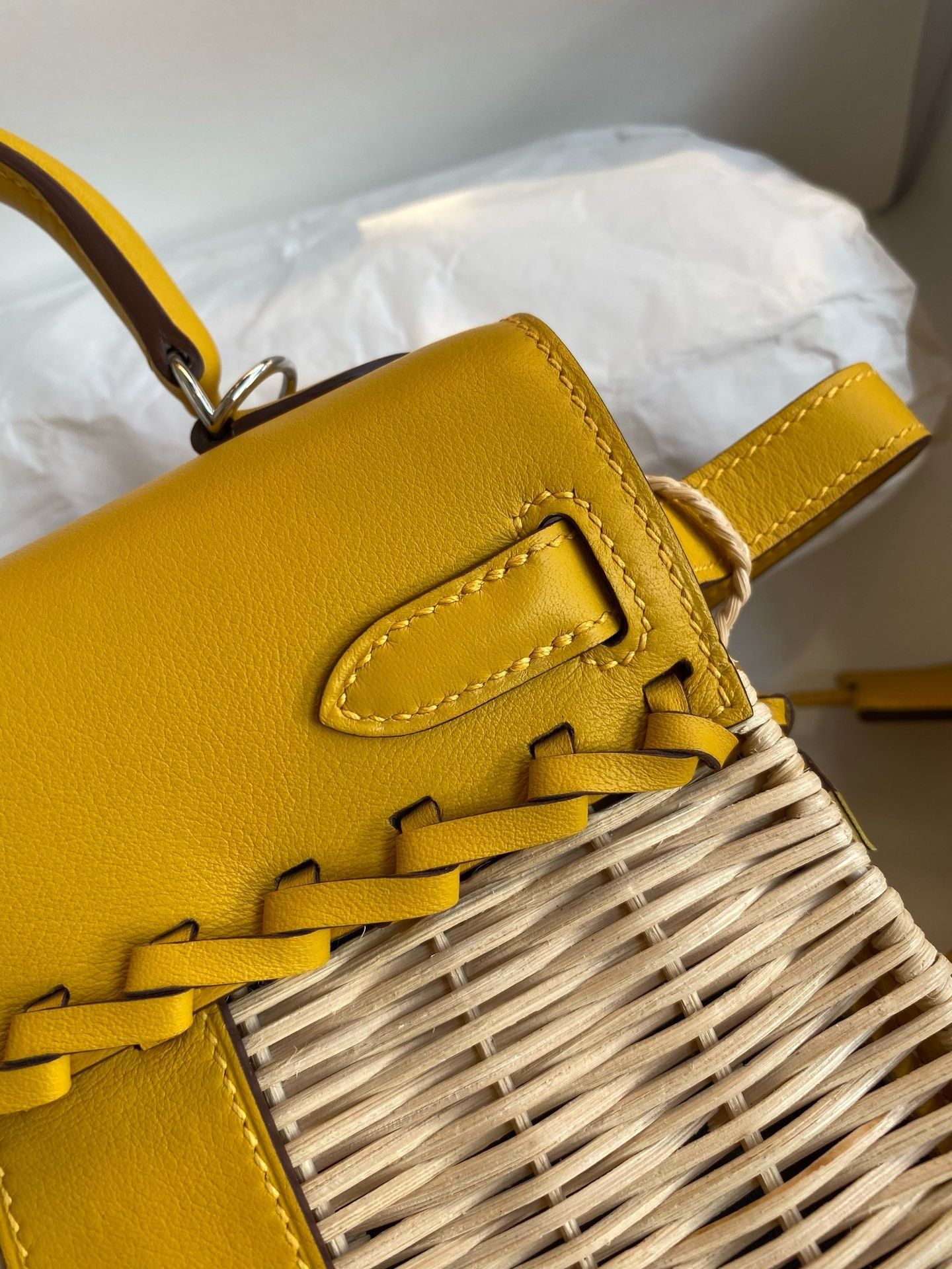Hermes Picnic Kelly Mini 20 Bag in Wicker and Yellow Calfskin - Image 5