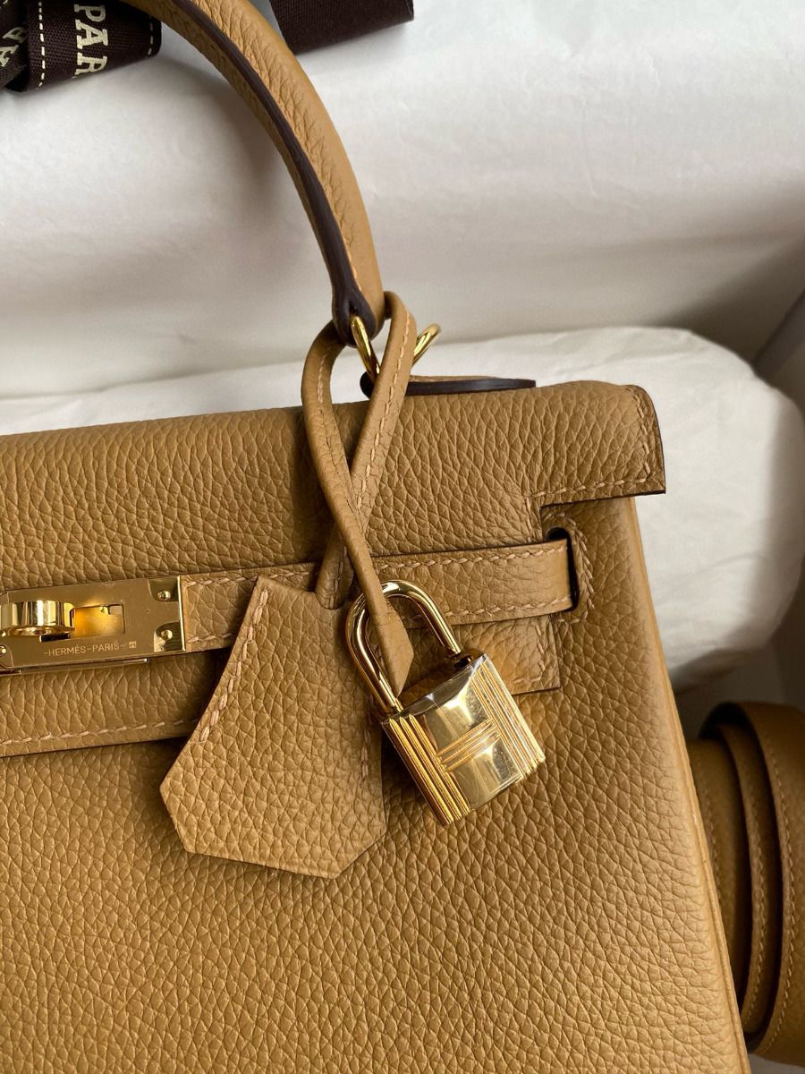 Hermes Kelly Retourne 25 Handmade Bag In Biscuit Clemence Leather - Image 4