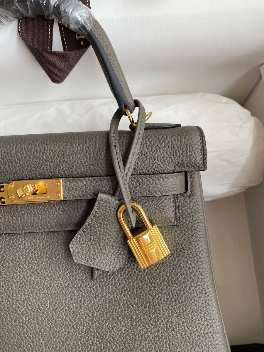 Hermes Kelly Retourne 25 Handmade Bag In Etain Clemence Leather - Image 4