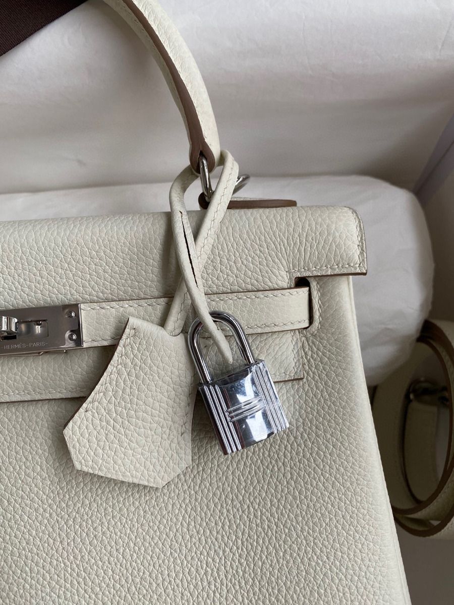 Hermes Kelly Retourne 25 Handmade Bag In Mushroom Clemence Leather - Image 4