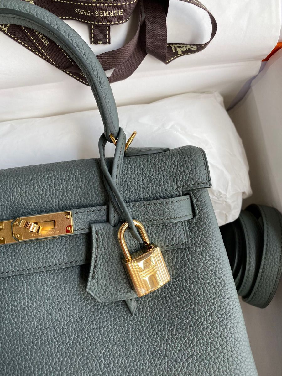 Hermes Kelly Retourne 25 Handmade Bag In Vert Amande Clemence Leather - Image 4