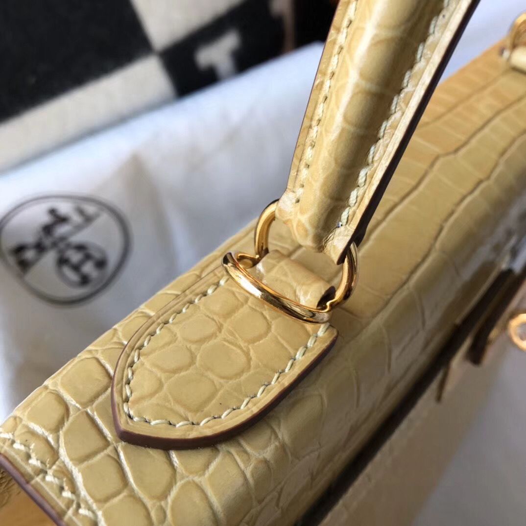 Hermes Kelly 25cm Handmade Bag In Jaune Poussin Embossed Crocodile Leather - Image 4