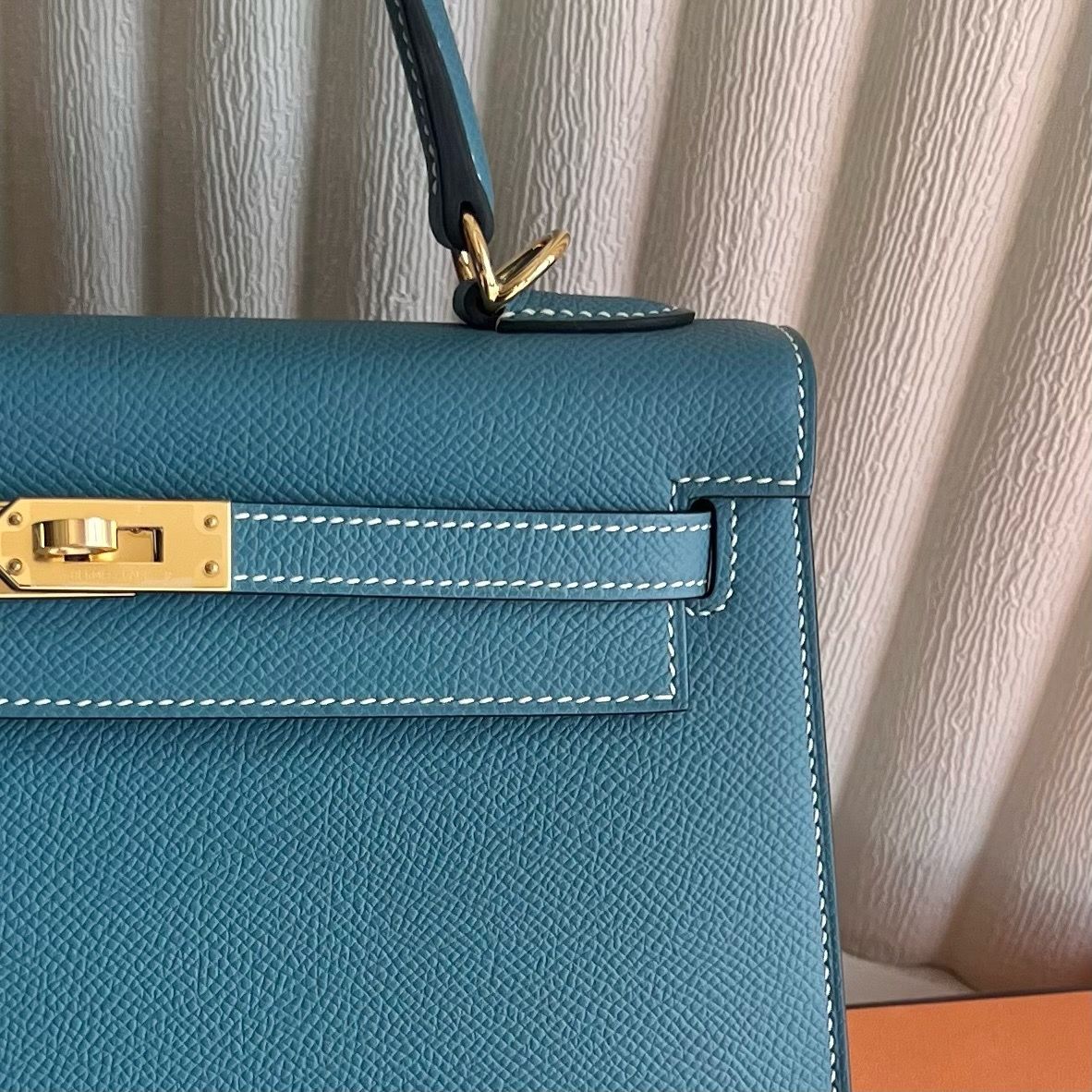 Hermes Kelly Sellier 25 Handmade Bag in New Blue Jean Epsom Calfskin - Image 3
