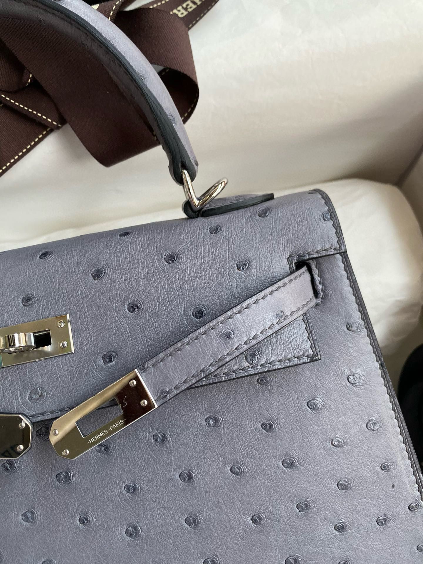 Hermes Kelly Sellier 25 Handmade Bag in Gris Agate Ostrich Leather - Image 4