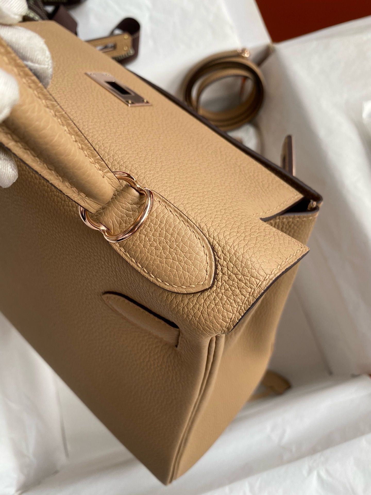 Hermes Kelly Retourne 28 Handmade Bag In Chai Clemence Leather - Image 7