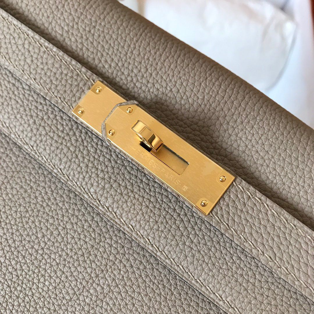 Hermes Kelly Retourne 28 Handmade Bag In Tourterelle Clemence Leather - Image 4