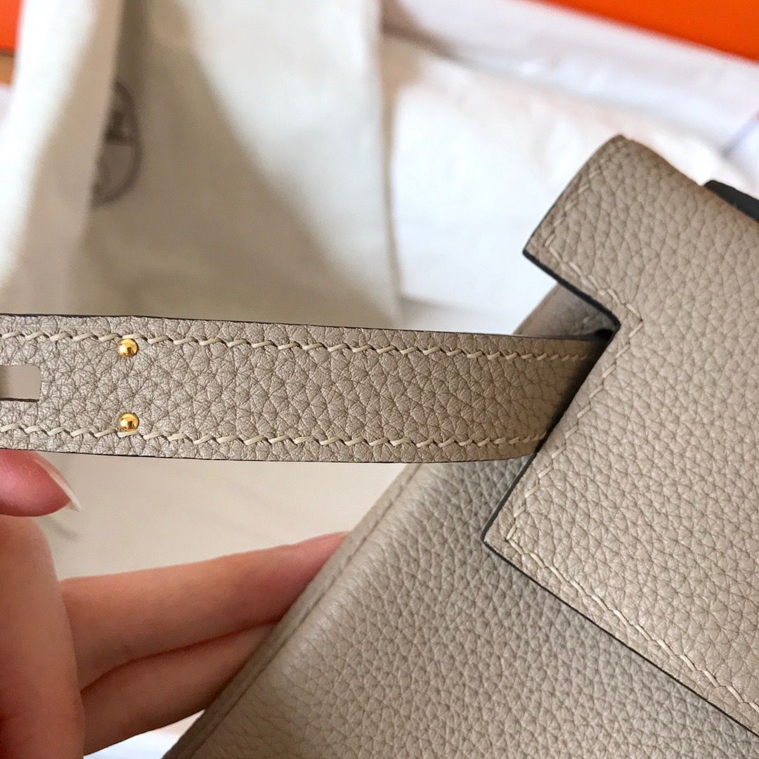 Hermes Kelly Retourne 28 Handmade Bag In Tourterelle Clemence Leather - Image 5