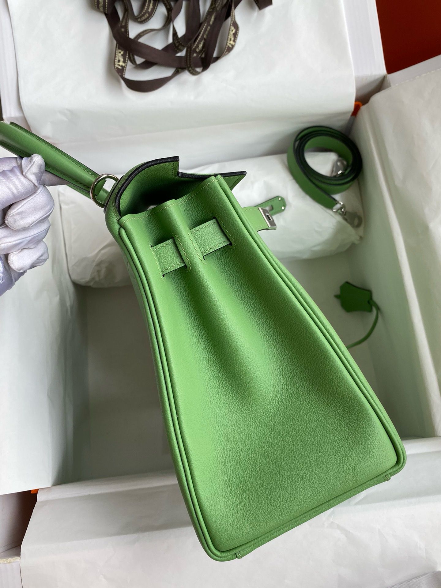 Hermes Kelly Retourne 28 Handmade Bag in Vert Criquet Evercolor Calfskin - Image 6