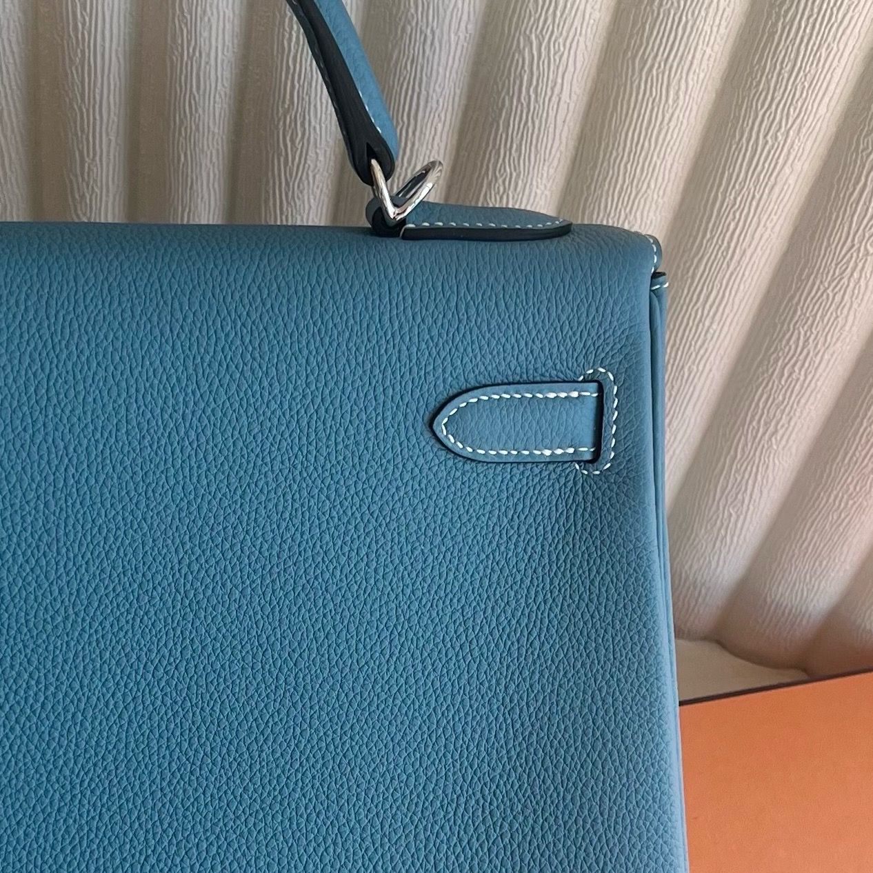 Hermes Kelly Retourne 32 Handmade Bag in Blue Jean Clemence Leather - Image 7