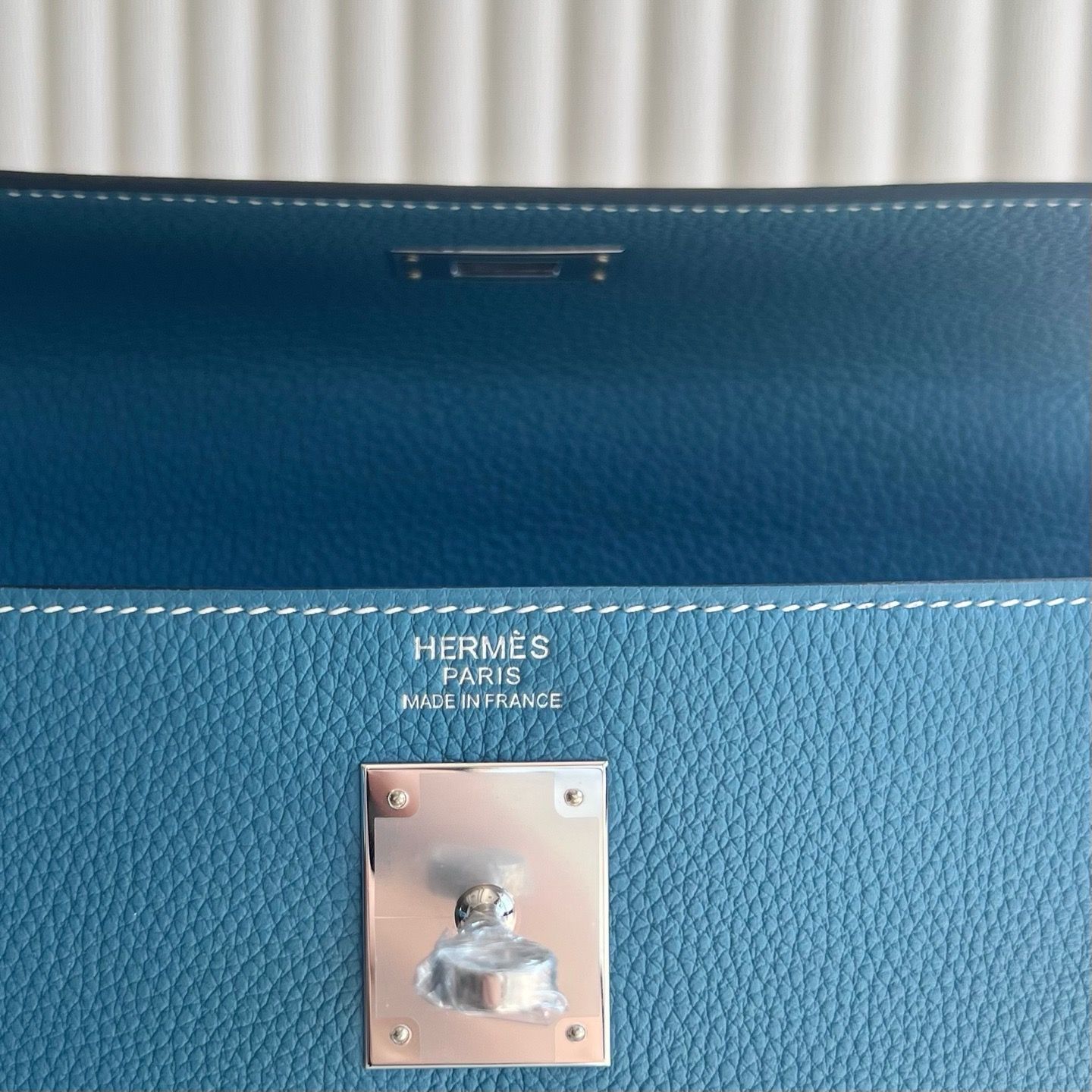 Hermes Kelly Retourne 32 Handmade Bag in Blue Jean Clemence Leather - Image 9