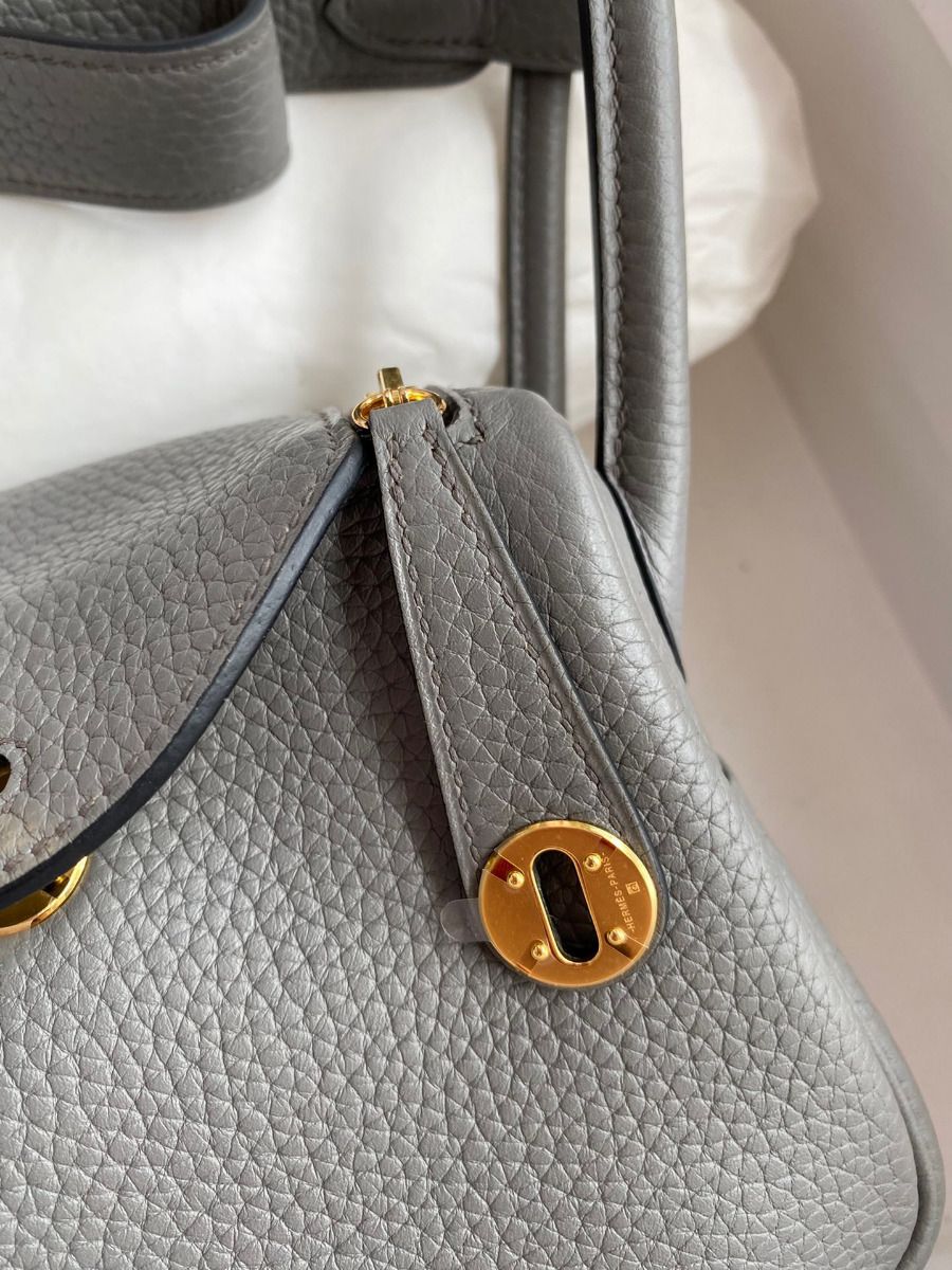Hermes Mini Lindy Handmade Bag In Gris Meyer Clemence Leather - Image 4