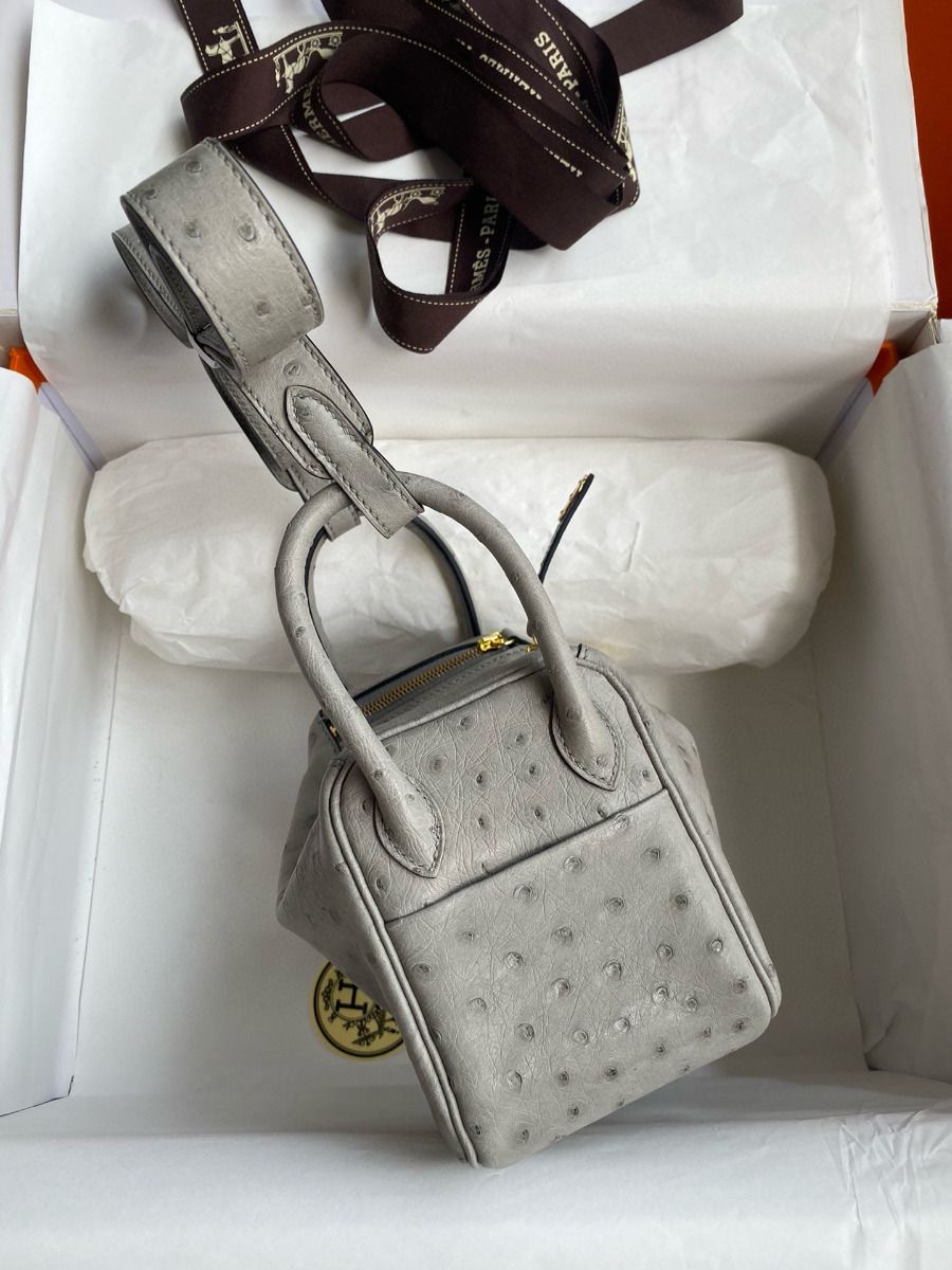 Hermes Mini Lindy Handmade Bag In Pearl Grey Ostrich Leather - Image 3