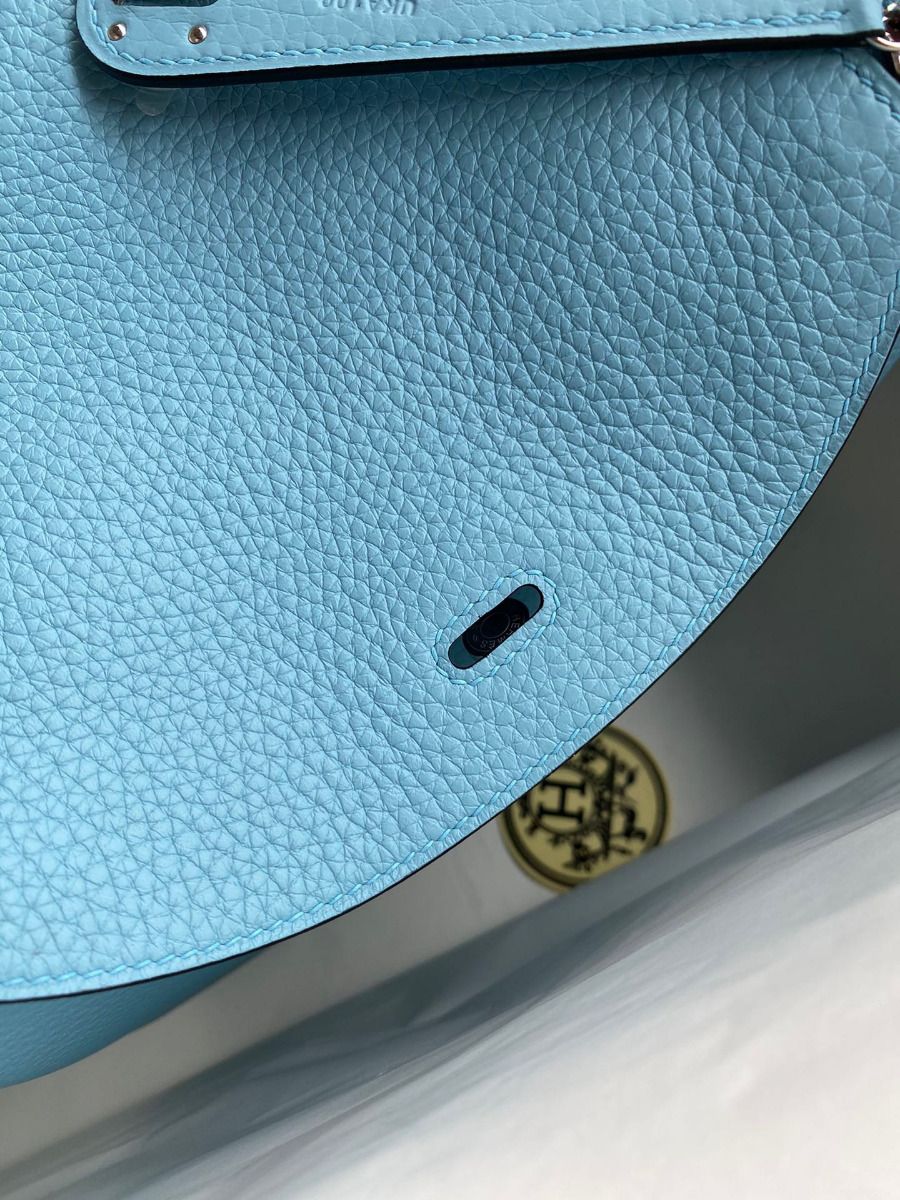 Hermes Lindy 26 Handmade Bag In Blue Atoll Clemence Leather - Image 8