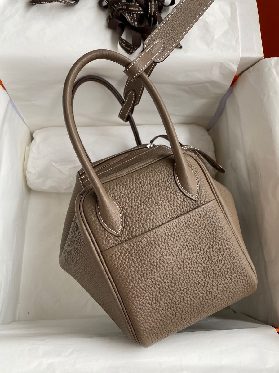 Hermes Lindy 26 Handmade Bag In Taupe Clemence Leather - Image 3