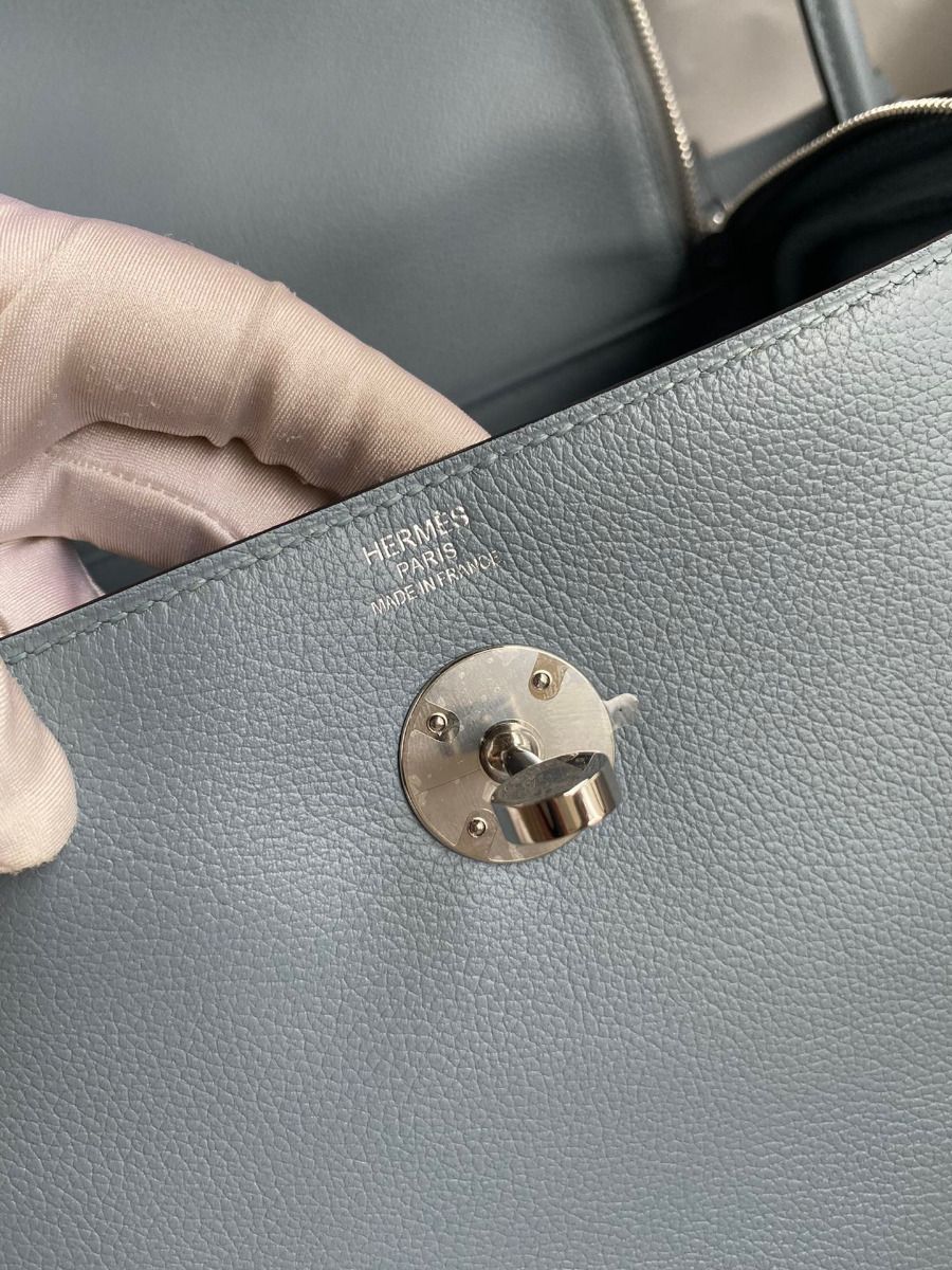 Hermes Lindy 26 Handmade Bag In Blue Lin Evercolor Leather - Image 10