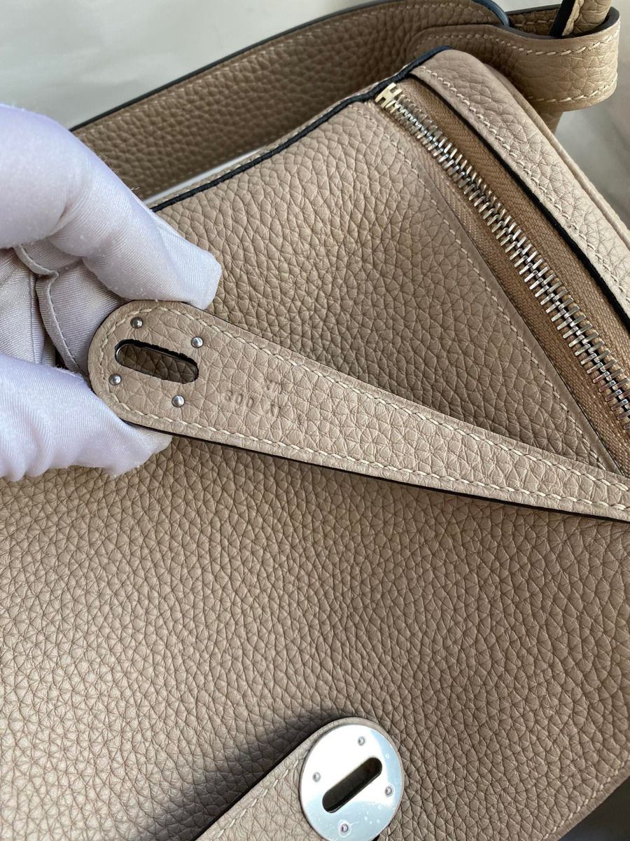 Hermes Lindy 30 Handmade Bag In Tourterelle Clemence Leather - Image 6
