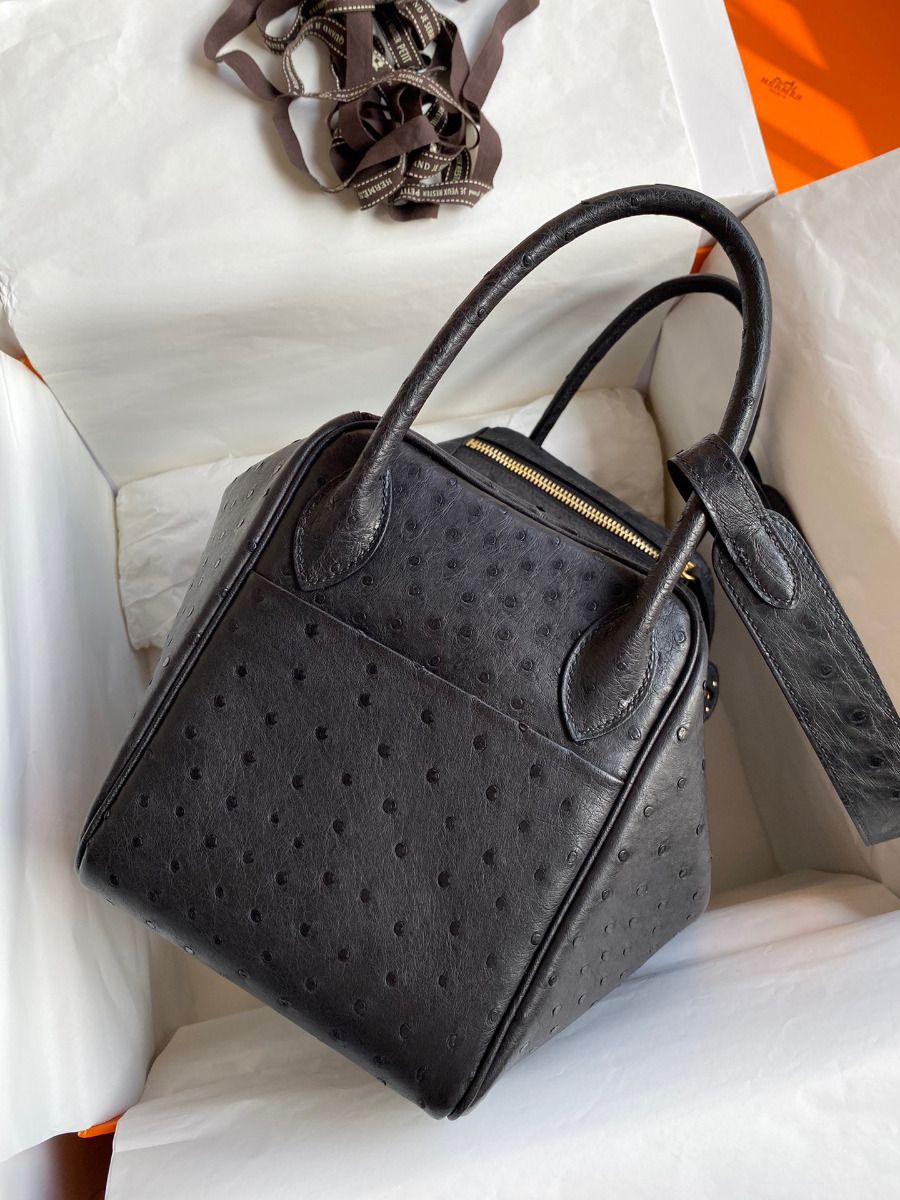 Hermes Lindy 30 Handmade Bag In Black Ostrich Leather - Image 3