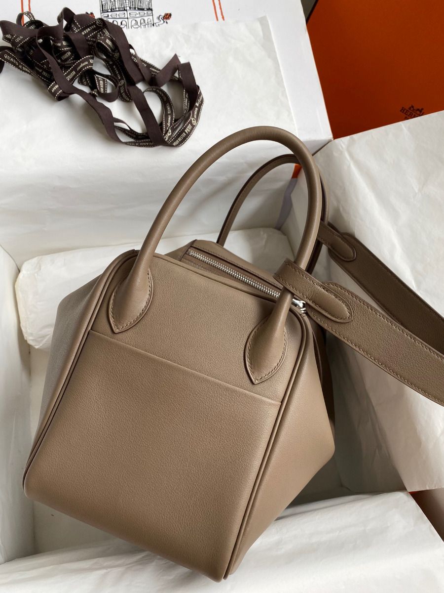 Hermes Lindy 30 Handmade Bag In Taupe Swift Calfskin - Image 3