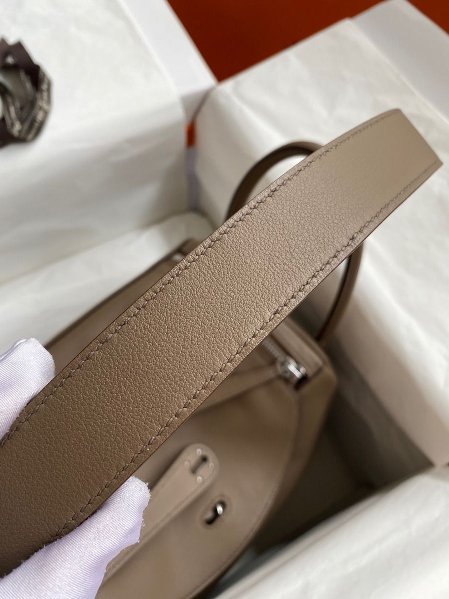 Hermes Lindy 30 Handmade Bag In Taupe Swift Calfskin - Image 8