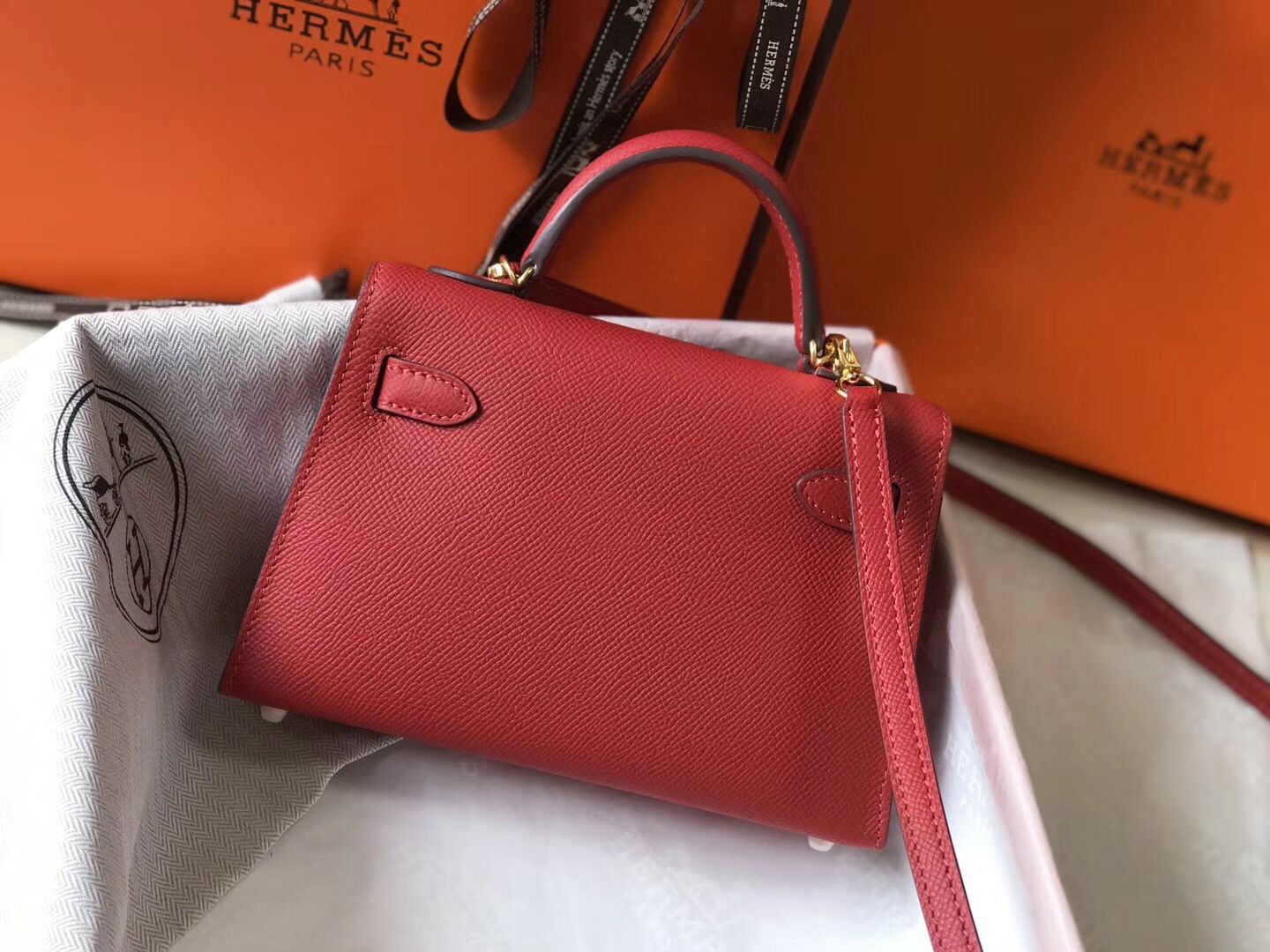 Hermes Kelly Mini II Bag In Rouge Vif Epsom Leather GHW - Image 3