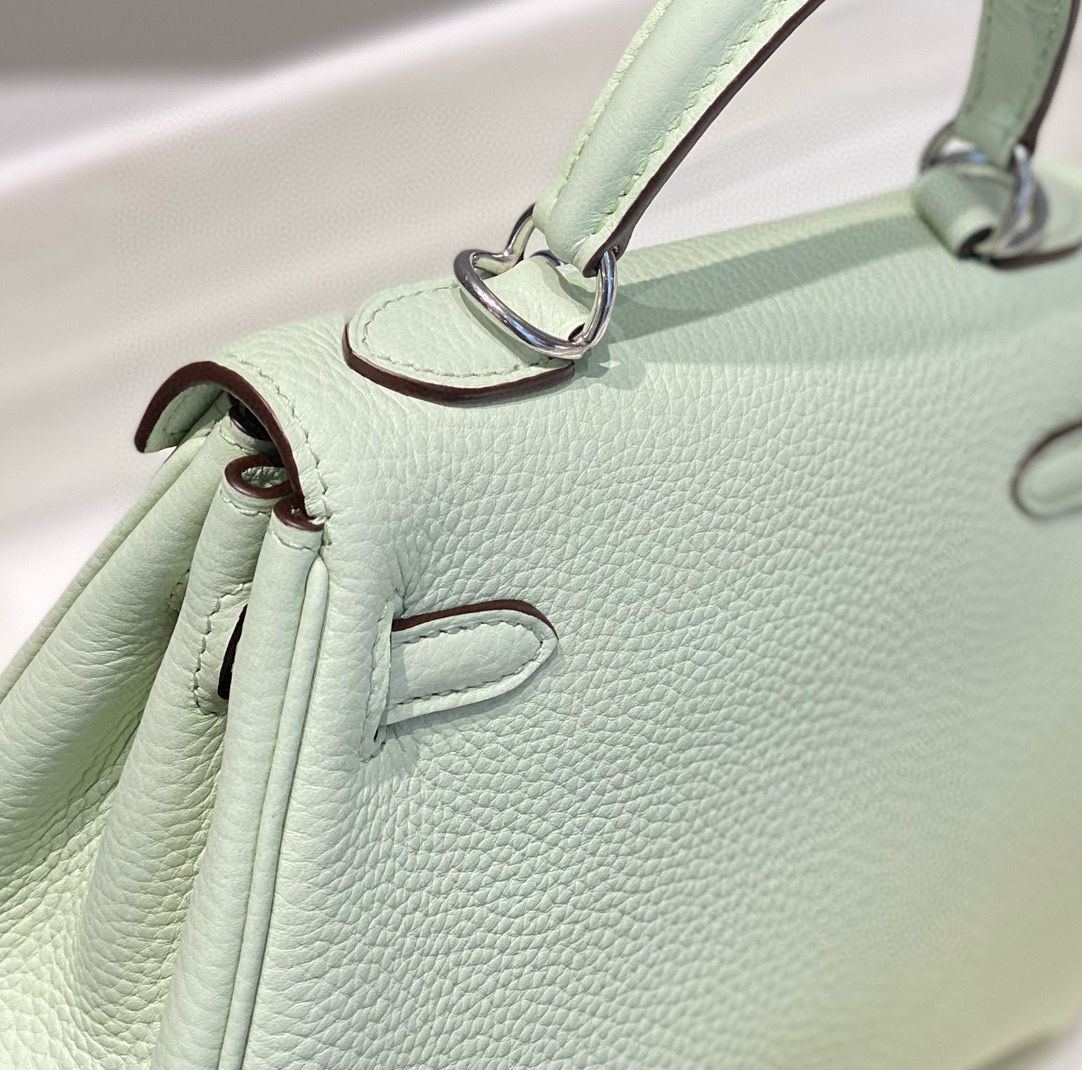 Hermes Kelly 20cm Bag In Vert Fizz Clemence Leather PHW - Image 9