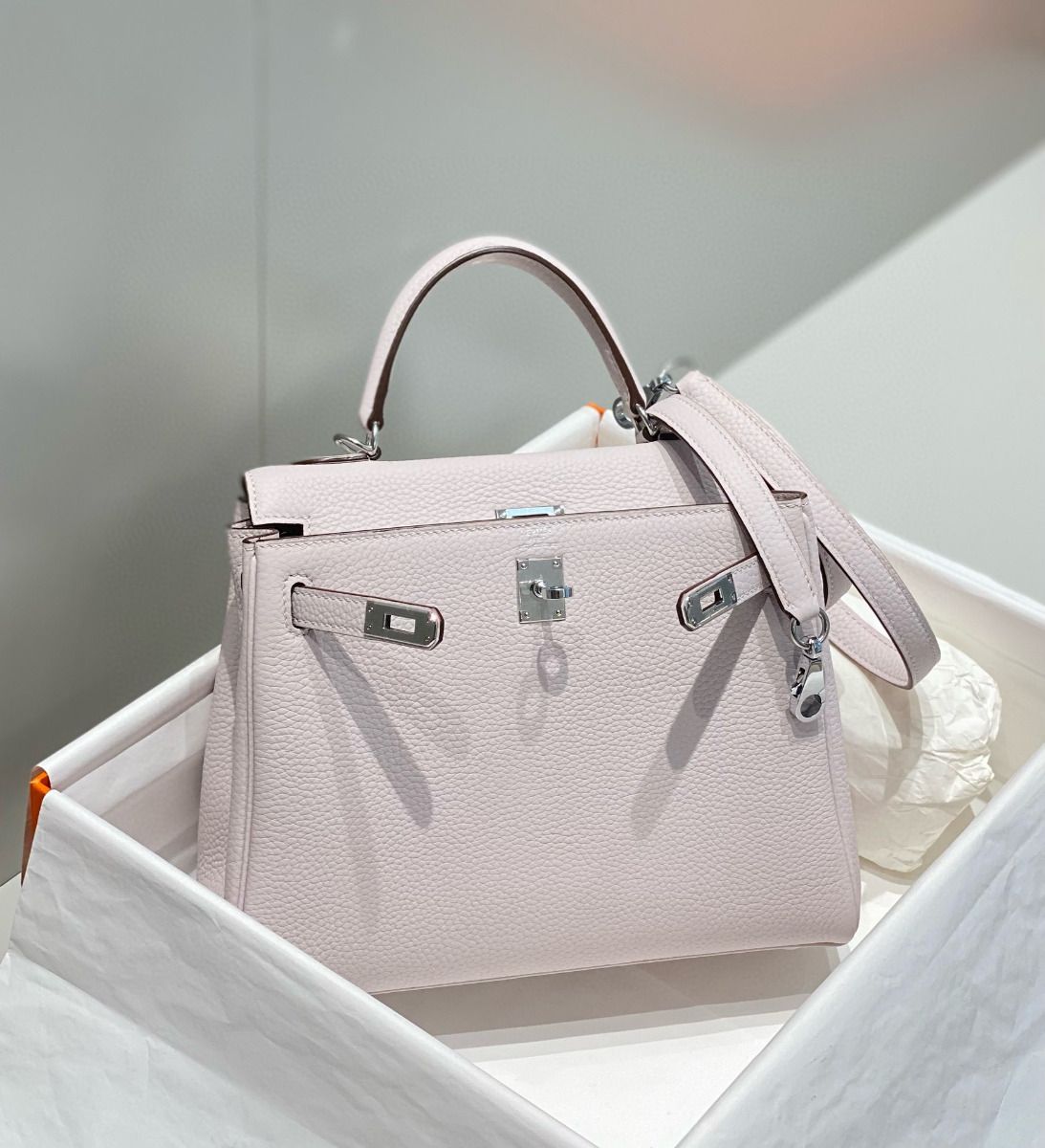 Hermes Kelly 25cm Retourne Bag In Mauve Pale Clemence Leather - Image 5