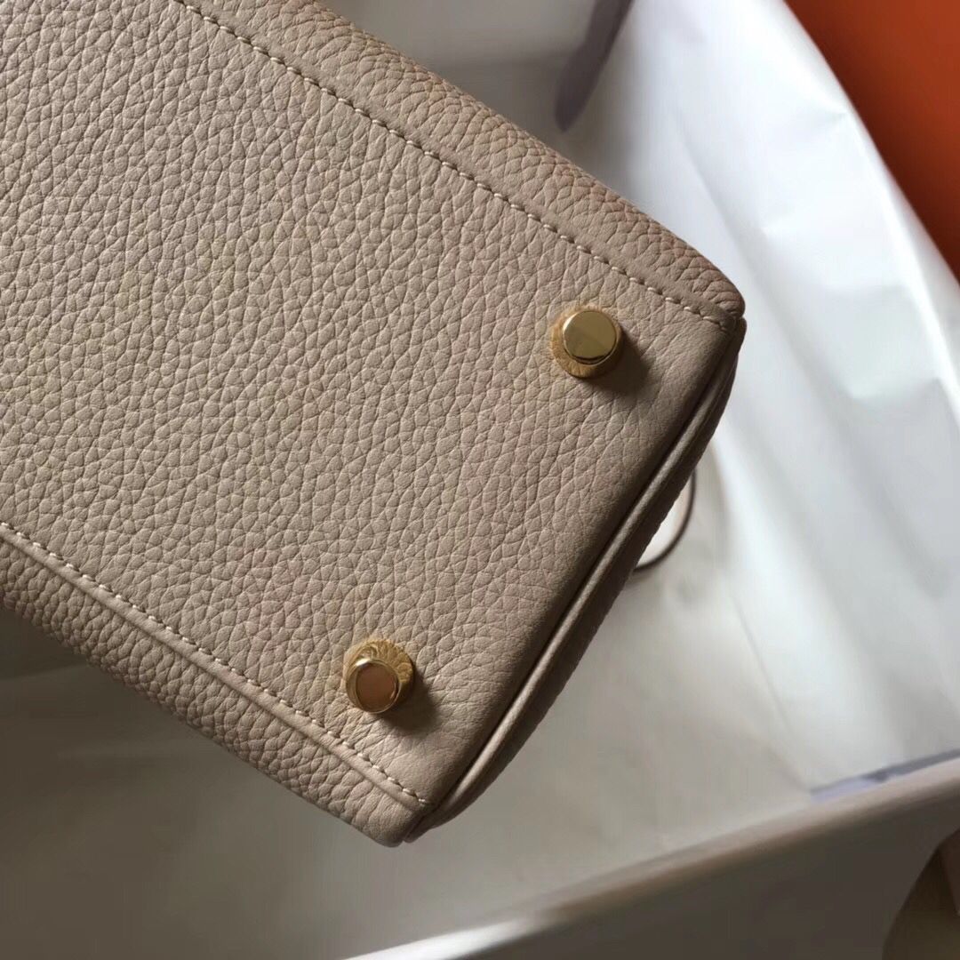 Hermes Kelly 28cm Bag In Argile Clemence Leather GHW - Image 4