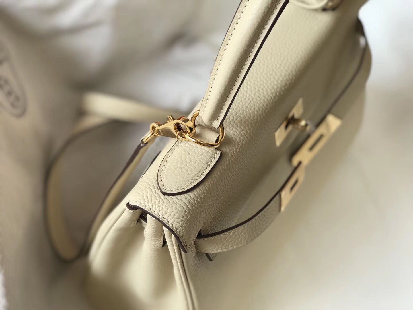 Hermes Kelly 28cm Bag In Beton Clemence Leather GHW - Image 5