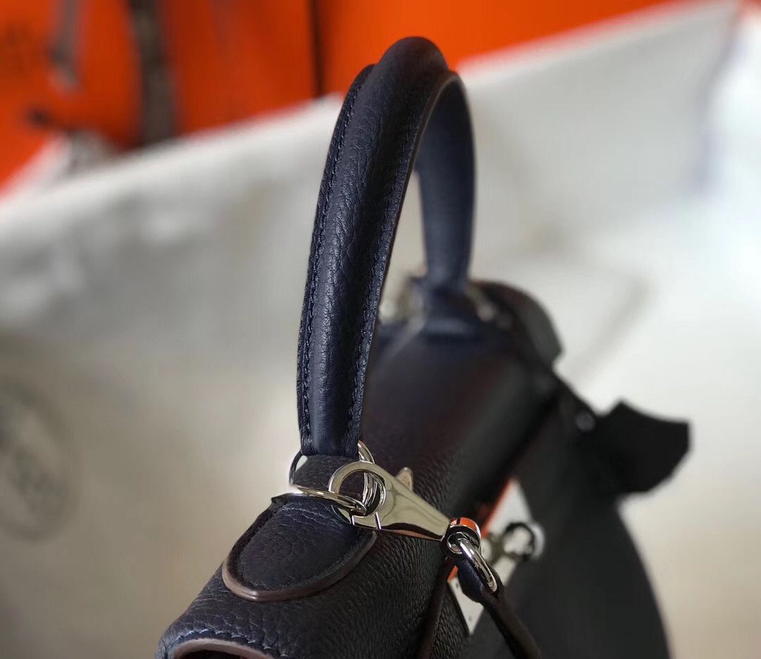 Hermes Kelly 28cm Bag In Dark Blue Clemence Leather PHW - Image 3