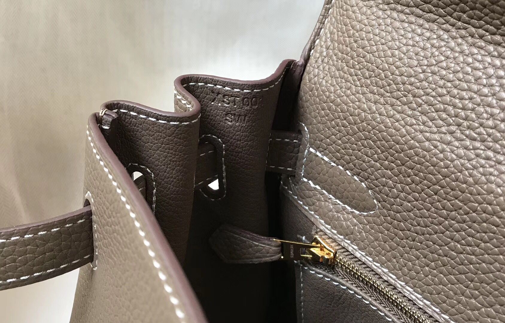 Hermes Kelly 28cm Bag In Taupe Grey Clemence Leather GHW - Image 8