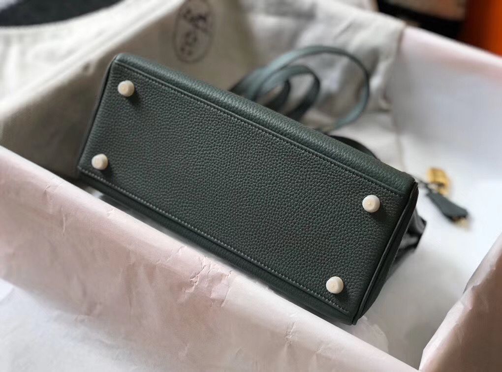 Hermes Kelly 28cm Bag In Vert Amande Clemence Leather GHW - Image 4