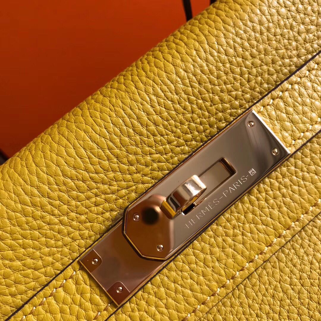 Hermes Kelly 28cm Bag In Yellow Clemence Leather GHW - Image 7