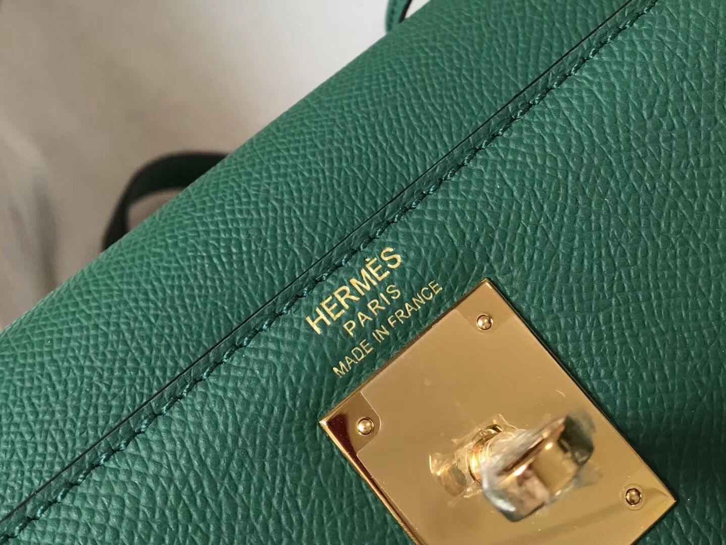 Hermes Kelly 28cm Bag In Vert Vertigo Epsom Leather GHW - Image 6