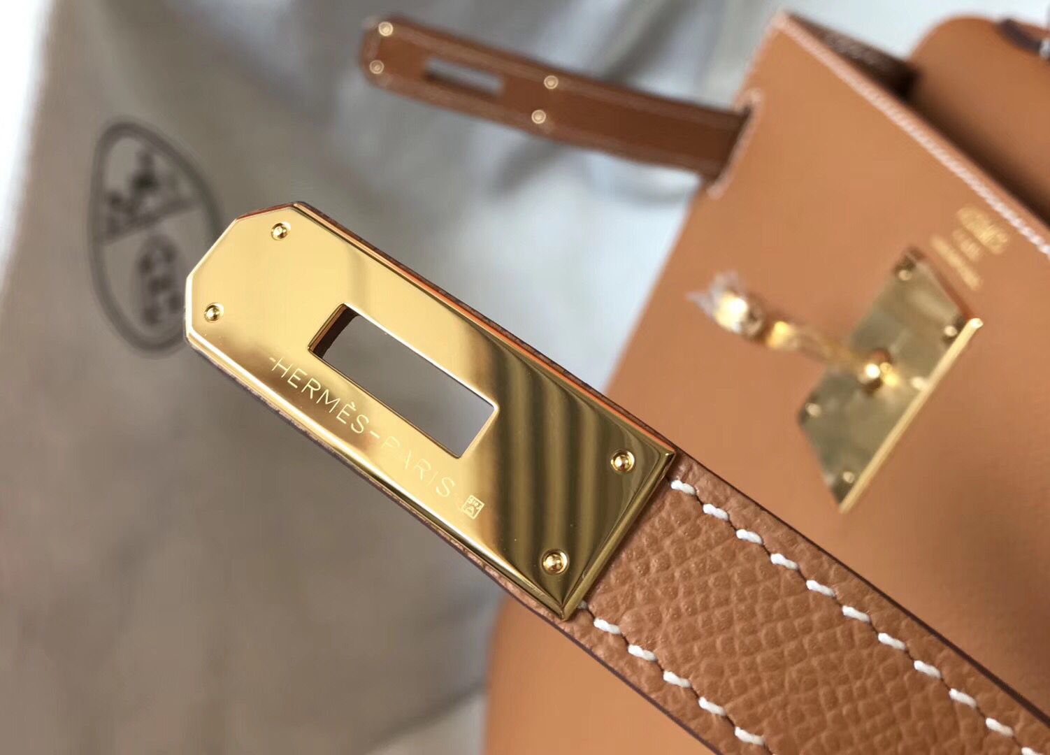 Hermes Kelly 32cm Bag In Gold Epsom Leather GHW - Image 6