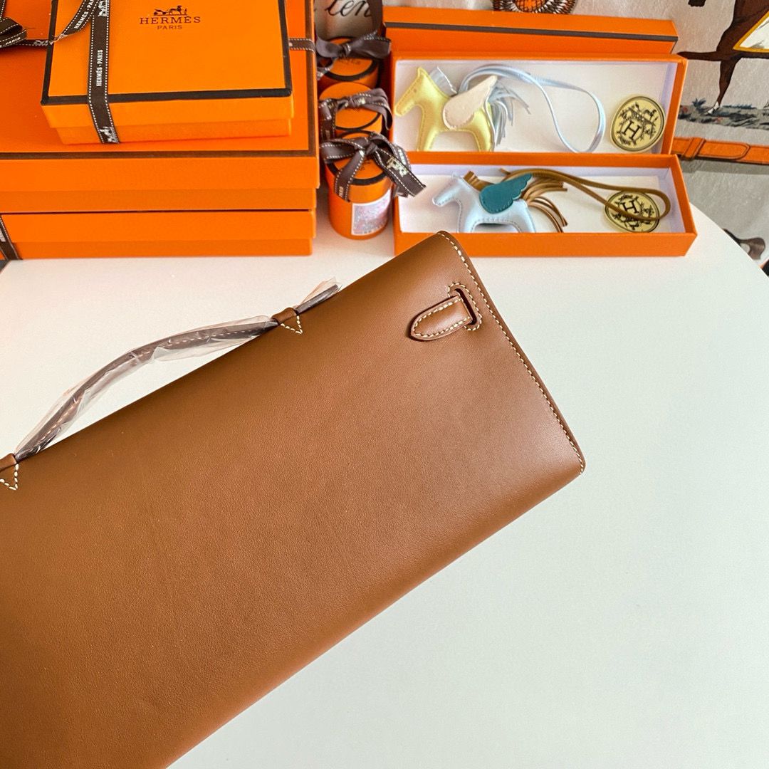 Hermes Kelly Cut Handmade Bag in Gold Swift Calfskin - Image 4