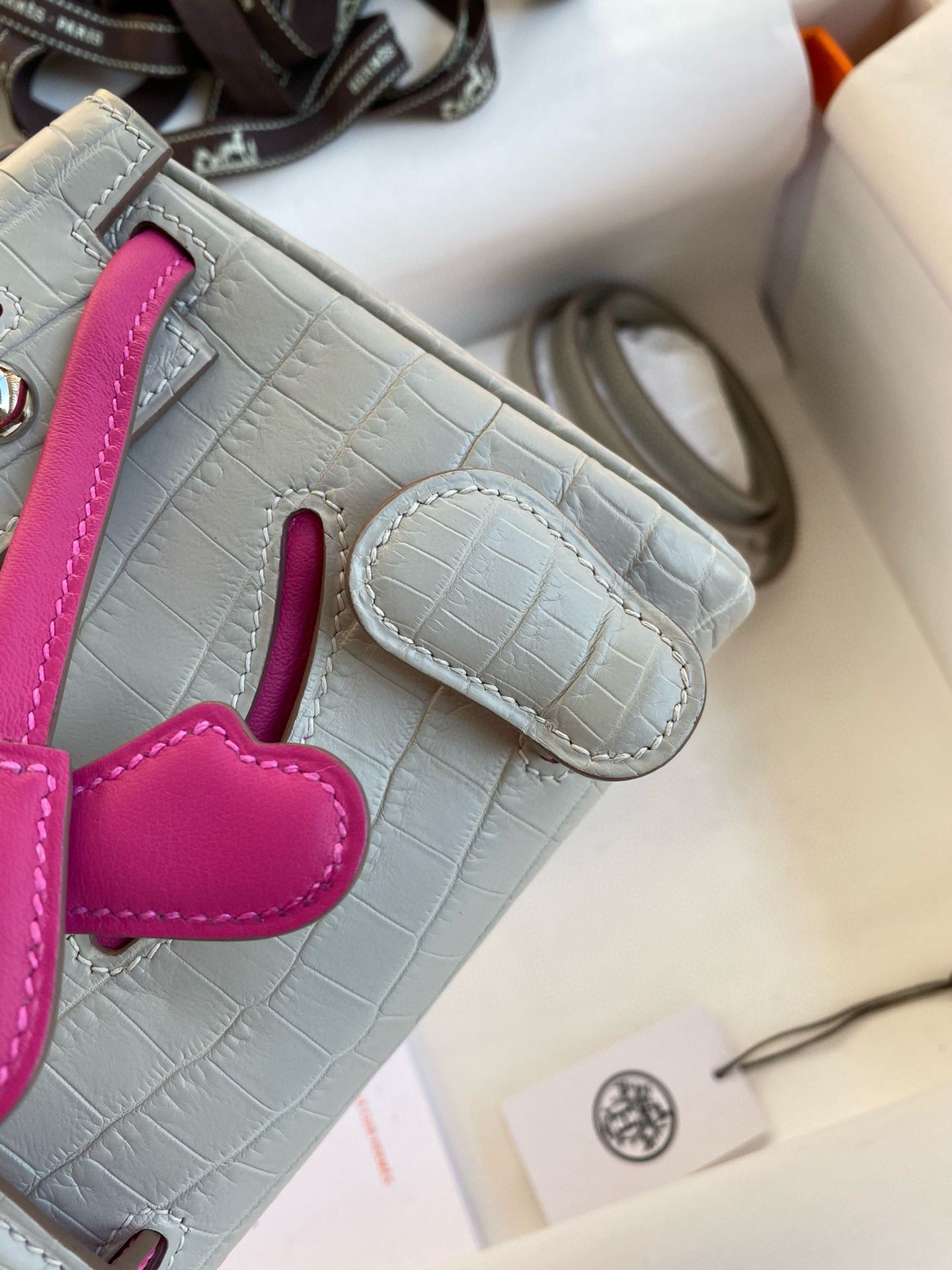 Hermes Kelly Doll Bag in Pearl Grey Matte Alligator Leather - Image 7