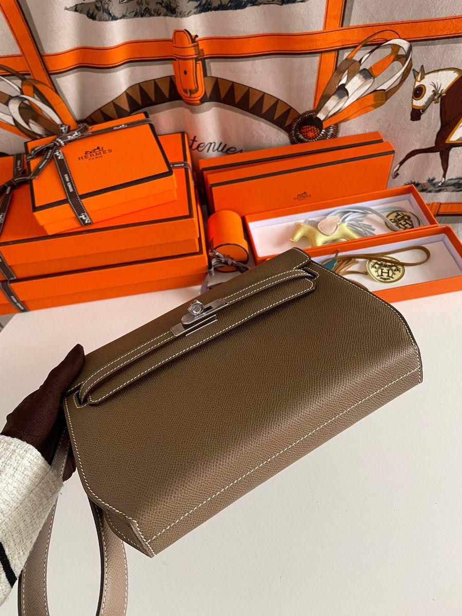 Hermes Kelly Depeches 25 Pouch in Taupe Epsom Calfskin - Image 8