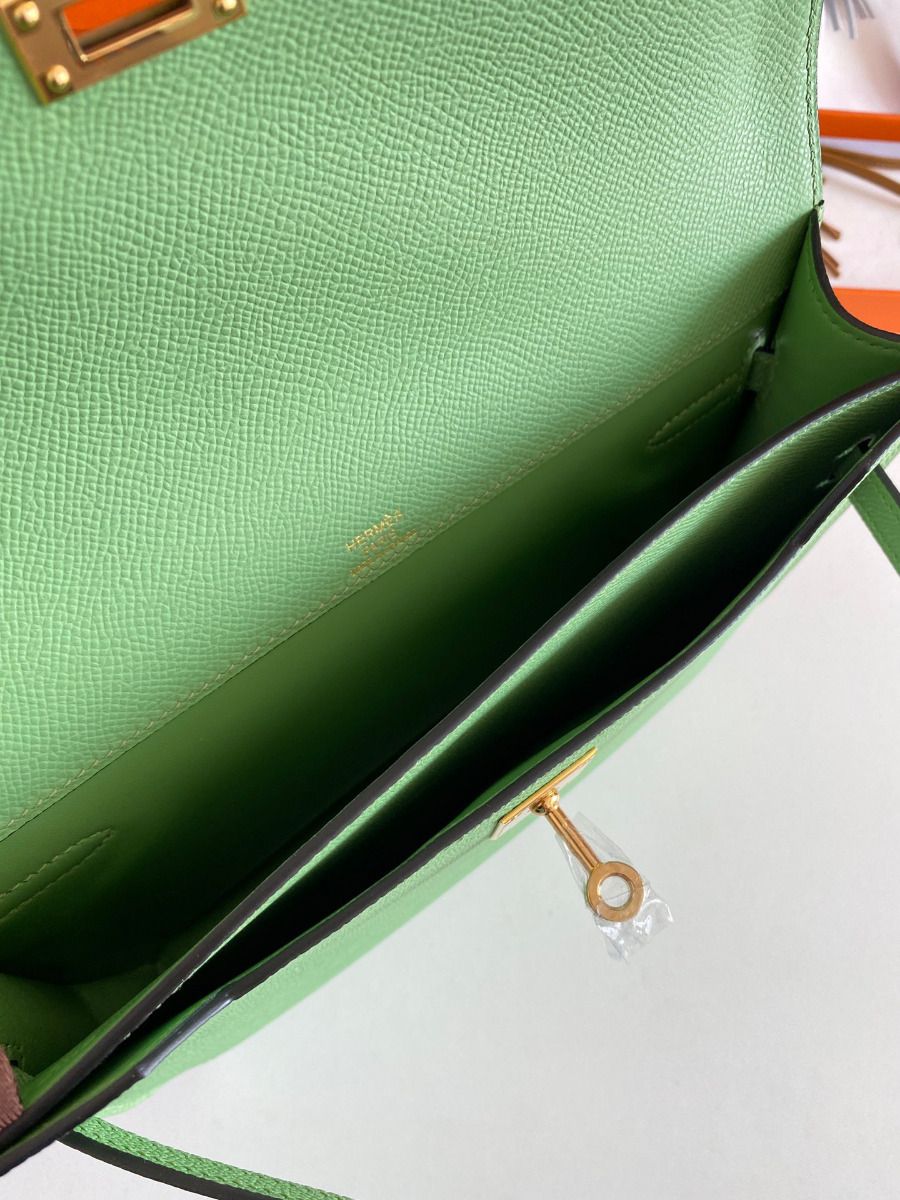 Hermes Kelly Depeches 25 Pouch in Vert Criquet Epsom Calfskin - Image 6