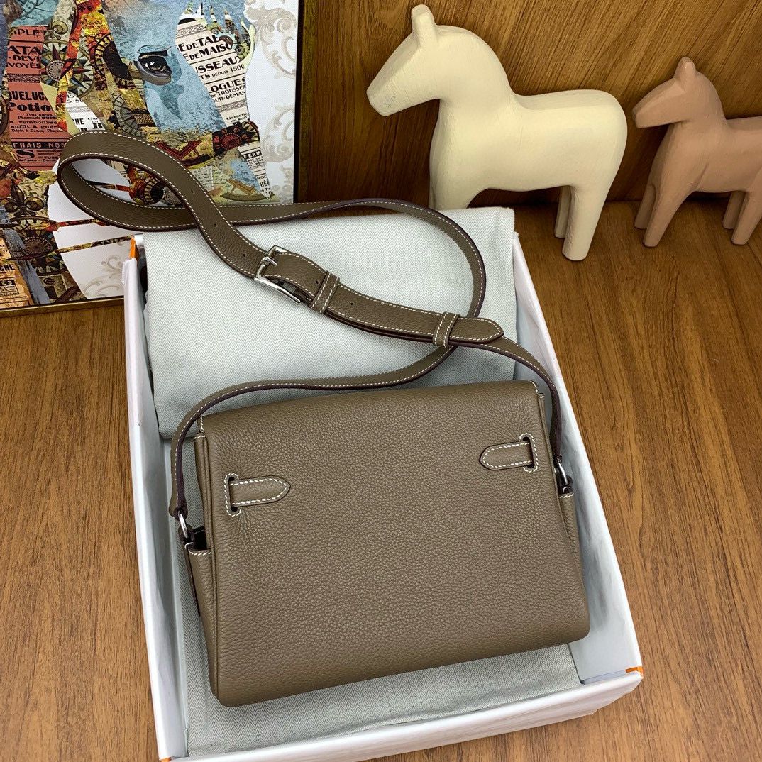 Hermes Kelly Messenger Bag in Taupe Clemence Leather - Image 3