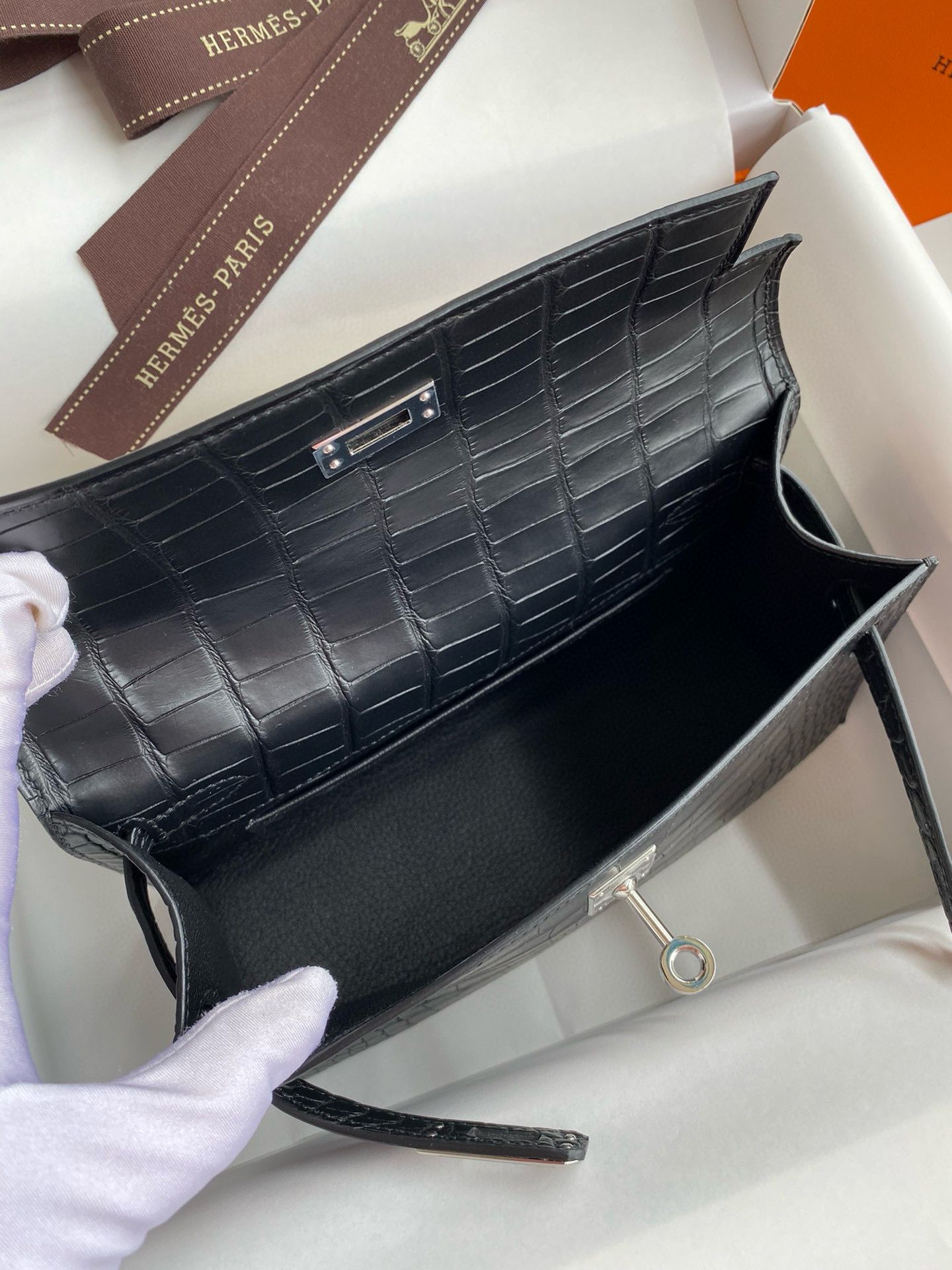 Hermes Kelly Pochette Handmade Bag in Black Matte Alligator Leather - Image 9