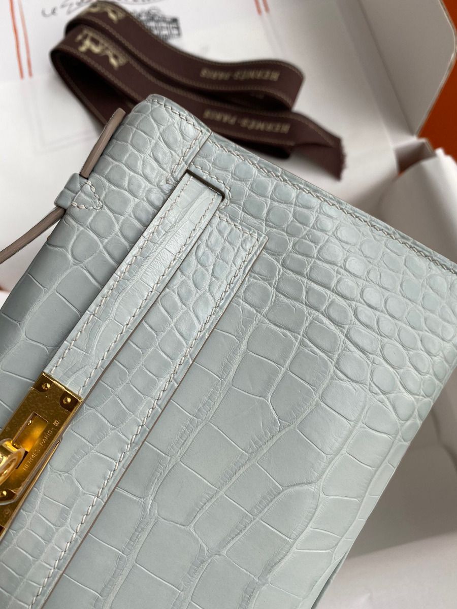 Hermes Kelly Pochette Handmade Bag In Pearl Grey Matte Alligator Leather - Image 5