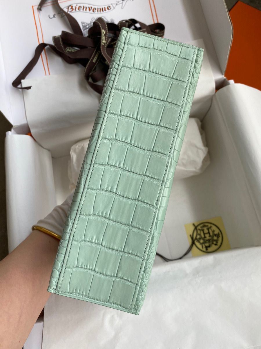 Hermes Kelly Pochette Handmade Bag In Vert D'eau Matte Alligator Leather - Image 4