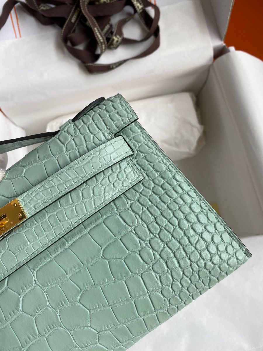 Hermes Kelly Pochette Handmade Bag In Vert D'eau Matte Alligator Leather - Image 5
